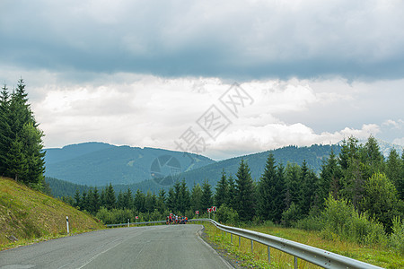 卡尔帕蒂山的木马路 在卡帕蒂山中 树林森林里旅游运输爬坡曲线小路缠绕假期公园路线旅行图片