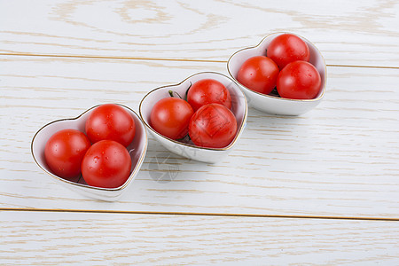 心形碗中的红樱桃番茄西红柿蔬菜收成营养宏观饮食生长叶子沙拉花园图片