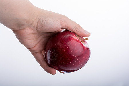 握着苹果的小小孩手水果食物红色饮食白色绿色图片