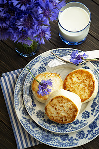 蓝玉米花 自制传统白俄罗斯菜和俄罗斯菜的乳酪煎饼 土生土长图片