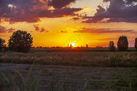 农村地区橙色日落 2图片