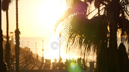 威尼斯海滩在美国加利福尼亚州 有人在木码头上行走 在海边的旅游度假胜地假期电影海滩旅行海岸线海景晴天阳光码头日落背景