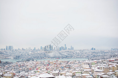 来自伊斯坦布尔市的冬季风景 房子被雪盖着场景天际窗户全景火鸡城市旅行旅游建筑景观图片