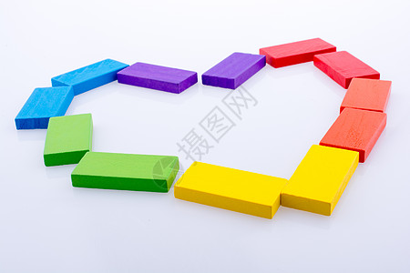 五颜六色的多米诺骨牌积木形成一个耳朵团体活动白色商业长方形积木玩具骨牌闲暇图片