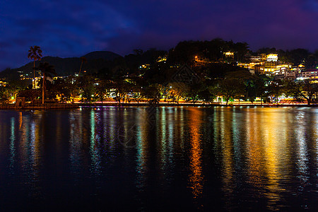 公园湖夜间照相娱乐区 水中灯笼的反射和爬坡房子地标森林旅游首都风景城市建筑天空图片