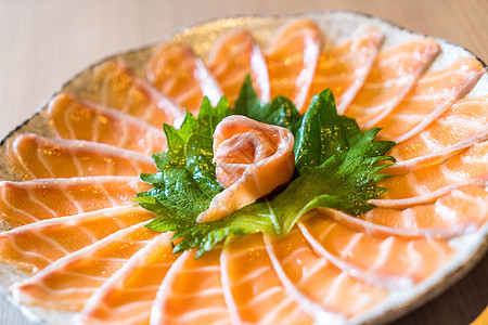 切片鲑鱼生菜海鲜食物红色橙子鱼片美食寿司图片
