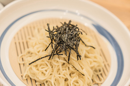 冷拉面面绿色蔬菜美食食物火腿盘子面条拉面猪肉沙拉图片