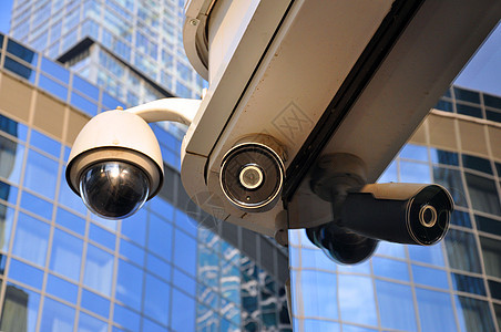 多角闭路电视系统对准蓝天 超光速摄像头监视安全交通天空警卫反射电路城市技术电子图片
