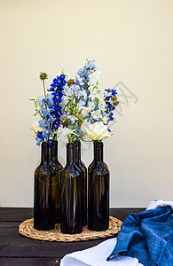 新鲜夏夏花盒风格瓶子蓝色绣球花白色植物群百合作品花瓣装饰背景图片