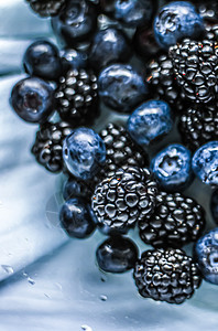蓝莓和黑莓作为水果背景 健康食品和果汁 素食小吃和饮食营养糖浆奶昔蓝色早餐排毒美食覆盆子食谱食物甜点图片