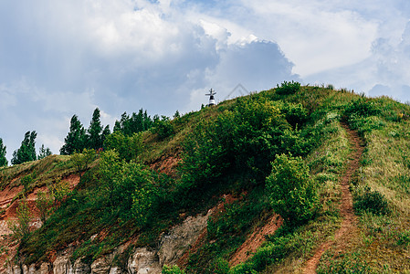 山边的徒步足迹背包远足踪迹人行道悬崖荒野风景小路冒险爬坡图片