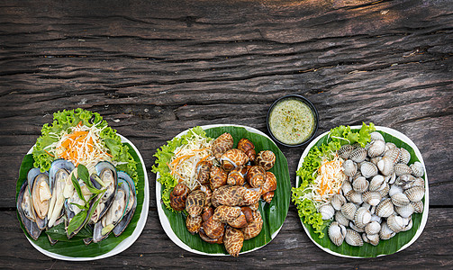 海产食品放在盘子上 准备在木制桌上供餐牡蛎生蚝烹饪营养饮食午餐食物美食餐厅植物图片