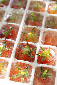 冰冻的帕奇诺番茄 在小立方体中 以获得新鲜的芳香维生素红色西红柿力量食物立方体图片