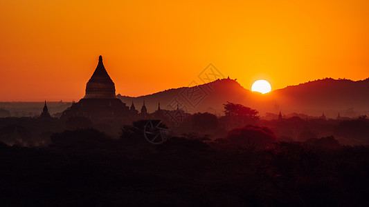 蒲甘缅甸 宝塔和蒲甘寺庙 在缅甸 以前是缅甸 日出时的世界遗产寺庙崇拜旅行吸引力天空假期神社文化纪念碑佛教徒图片