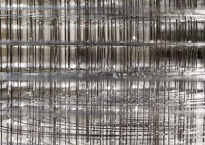光闪闪发光的薄线板网格安全金属工业灰色栅栏建造背景图片