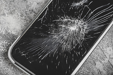 屏幕裂开的智能手机下巴碎屏工具展示破坏电子产品碰撞划痕服务黑色图片