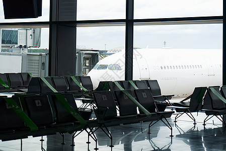 空的休息室 国际机场的休息室 在19号大流行期间旅行者人数少了运输椅子假期航空航班大厅座位建筑民众商业图片