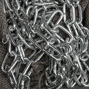 不同尺寸的不锈钢链隔离在白色背景上安全通讯工业力量合金金属图片