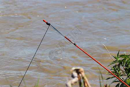 单靠内布拉斯加的Niosbrara河就进行Set线钓网鱼保镖娱乐垂钓者绳索细绳配饰活动渔夫警报爱好图片