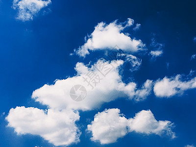 蓝色天空中美丽的云朵云景环境宗教多云精神晴天图片
