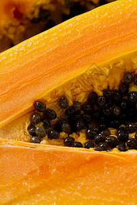 美味熟熟的木瓜切成两半合身援助颜色热带健康种子目的橙子异国营养部分图片