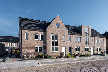 荷兰郊区与现代家庭住宅 在荷兰新建现代家庭住宅 荷兰家庭住宅 公寓房间生态窗户财产建筑学住房城市花园邻里街道图片