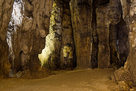 克罗地亚贝雷迪因山洞中含有硫酸盐和沙拉石石笋岩溶洞穴学游客岩石石头石灰石旅行公园吸引力图片