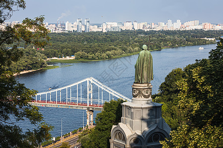 乌克兰基辅山上的圣弗拉基米尔纪念碑城市建筑学丘陵公园蓝色天空纪念碑宗教历史性历史图片
