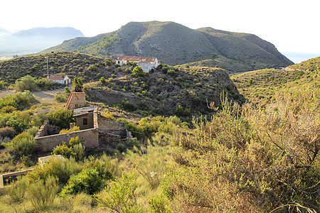 La Ua联盟村矿山废弃建筑的残存物金子矿业开发矿工废墟旅行危险砖块石头矿石图片