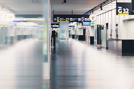 维也纳国际机场的空厅 请勿入内强光风格金属乘客走廊地面装饰民众联盟运输图片