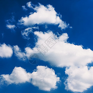 蓝色天空中美丽的云朵宗教精神晴天多云云景环境图片