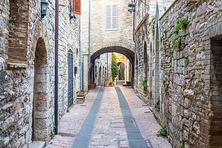 意大利翁布里亚地区的阿西西村 该镇以意大利最重要的圣弗朗西斯圣弗朗西斯大教堂而闻名街道天空城市石头房子旅行旅游观光村庄建筑图片