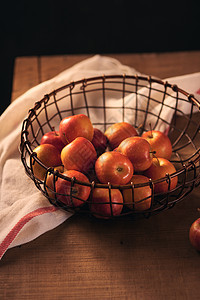 篮子里的红苹果好吃极了 特配食物农业木头饮食水果红色叶子收成图片