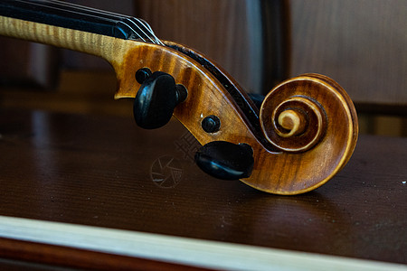 小提琴的一部份 侧面视图图片