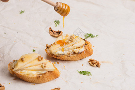 苹果 蜂蜜 胡桃 有选择性的焦点饮食奶制品面包小吃美食奶油食物小屋木板核桃图片