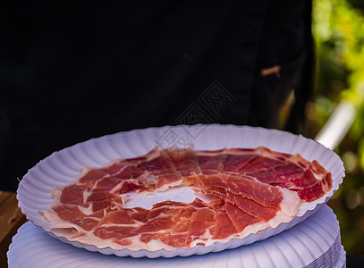 西班牙传统火腿的切片专家服务员市场刀具猪肉小吃盘子主食屠夫厨师图片