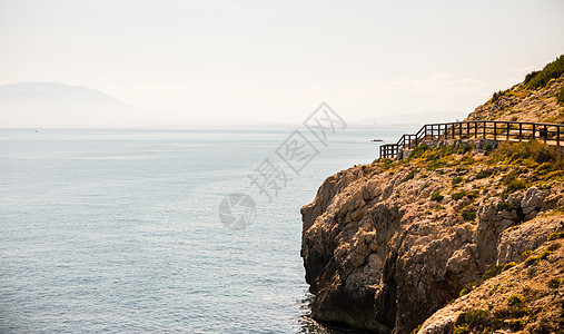 海上高悬崖顶 夏季海底背景 许多喷涌的波浪和石头海浪地标娱乐绿水假期冲浪海景岩石蓝色旅游图片