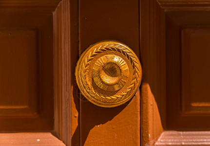 关在圆门把手和装饰品上 门装饰 门装饰青铜黄铜房子圆圈反射艺术建筑学建筑入口风格图片