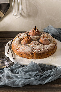 有梨和肉桂的美味蛋糕季节情绪桌子面包庆典木头水果糕点传统香草图片