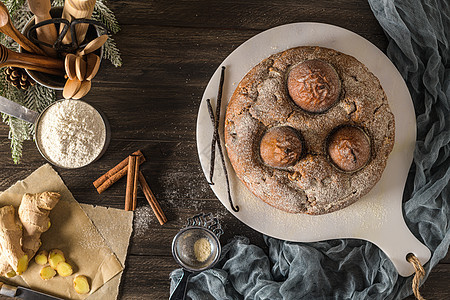 有梨和肉桂的美味蛋糕情绪烹饪面包木头烘烤糕点传统季节乡村水果图片
