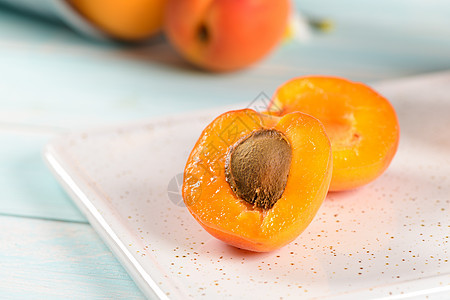 美味的成熟杏子制品金属横截面养护托盘季节活力维生素橙子甜点图片
