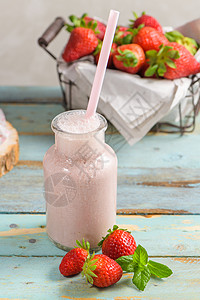 健康的草莓冰淇淋早餐营养浆果饮料饮食水果玻璃酸奶果汁冰沙图片