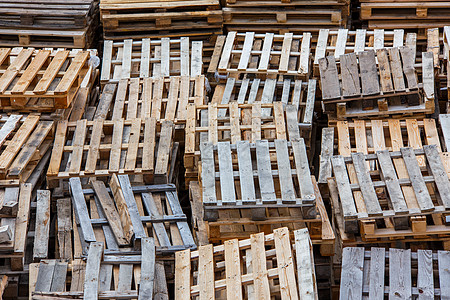 使用过的木制托盘堆栈的完整框架背景以上角度视图木头送货商业货物仓库摄影贸易店铺包装棕色图片