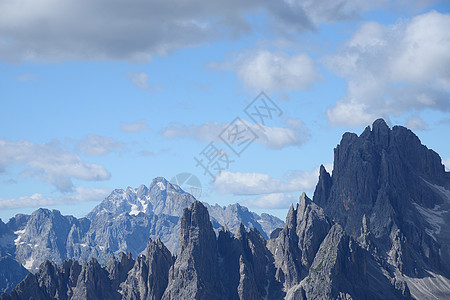 意大利多洛米山风景顶峰时间全景高山远足岩石图片