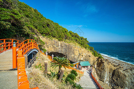 Udo Shrine 位于宫崎市以南的尼希南海岸海洋吸引力天空建筑学蓝色海景文化旅行地标海岸线图片