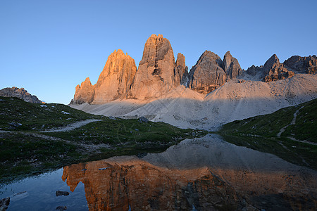 意大利多洛米山天空假期悬崖全景岩石高山石头顶峰风景图片