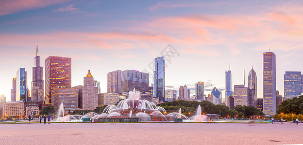 芝加哥天线全景 日落时有摩天大楼喷泉办公室建筑市中心景观地标旅行白金汉城市公园图片