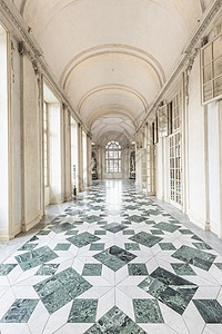 走廊的地板由豪华大理石制成 意大利皮埃蒙特地区的意大利内饰充满优雅气息艺术入口博物馆大堂中心大厅房间反射财富装饰图片