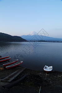 藤山 川口湖风景蓝色反射地标天空火山山梨旅行镜子顶峰公吨图片