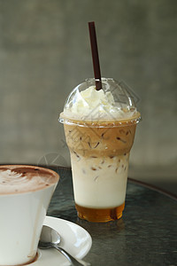 冰咖啡加奶油鞭子巧克力泡沫食物饮料冰镇拿铁玻璃咖啡甜点图片